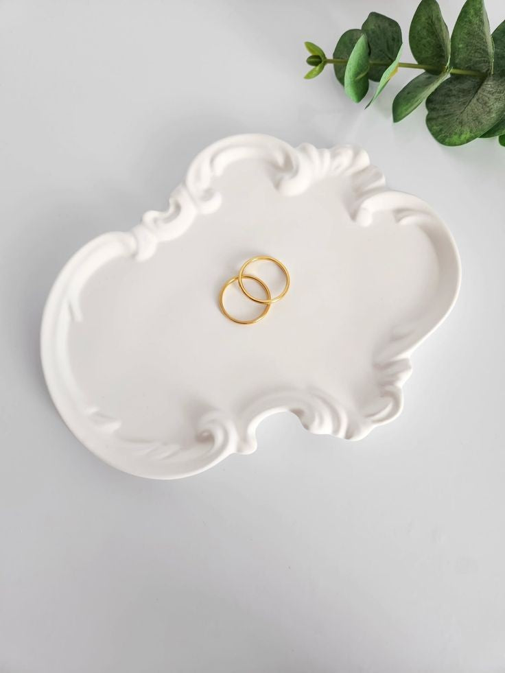 1pc Stylish Ashtray So cute, Best for Candles Arrangement, perfumes and Jewellery plain and Glittery Effect both Available