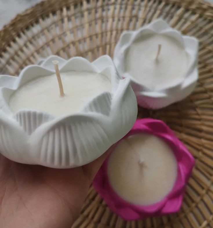 1pc Tulip Shape Handmade Candle With Amazing Fragrance Looking Gorgeous For Home Decor and Gifts