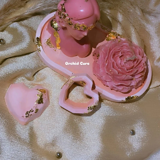 5Pc Home Decor Set Including 2 Pc Different styles Scented Candles Dill shape and Peony Flower,2pc Heart Shape Stones in Different Shapes,1pc Ovel Ashtray with Gold Art