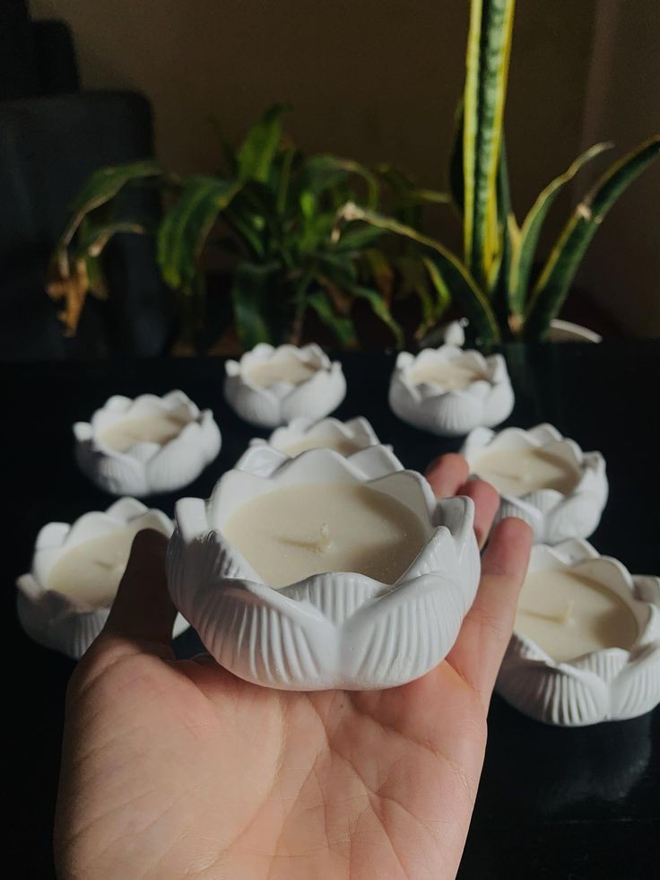 1pc Tulip Shape Handmade Candle With Amazing Fragrance Looking Gorgeous For Home Decor and Gifts