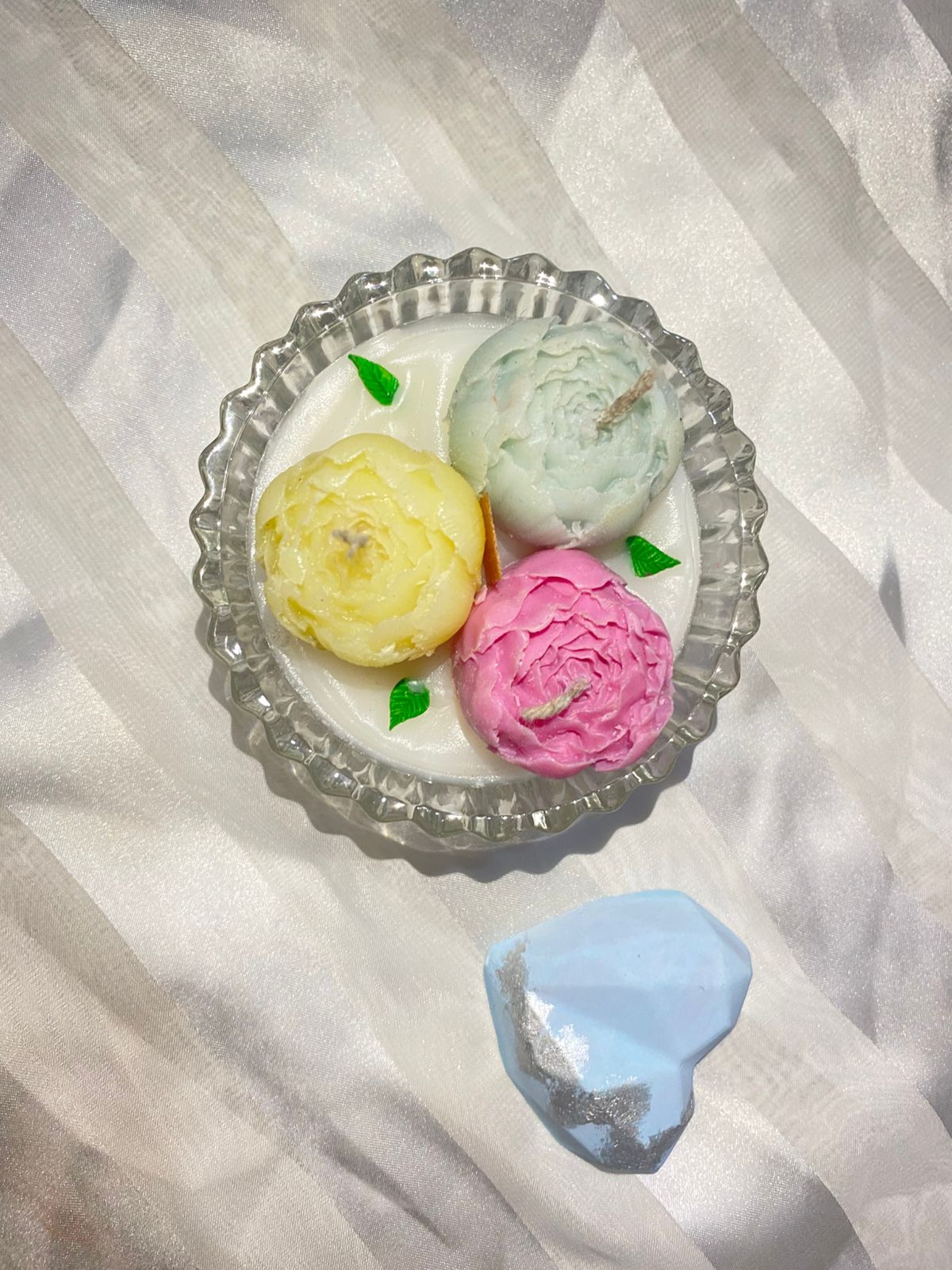 1pc Bouquet Candle have 4 wicks for Lit Looking Marvelous for Home decor and Gift Packs Now in Sale Price