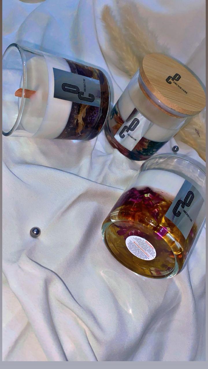 1pc Stylish Scented Candle in Glass jar With Wooden Lid or Wooden Wick.. with Awesome fragrance Ideal For Home Decor and Gifts 🎁